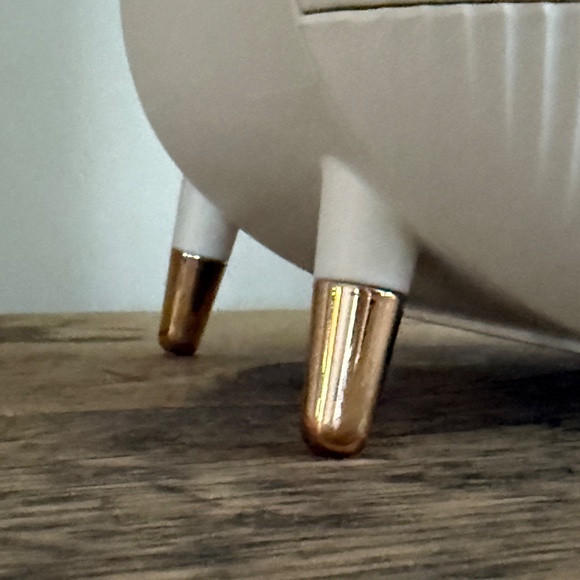 Cosmetic Storage Box Bathroom Desktop Beauty Makeup Organizer; like new White - Picture 3 of 8